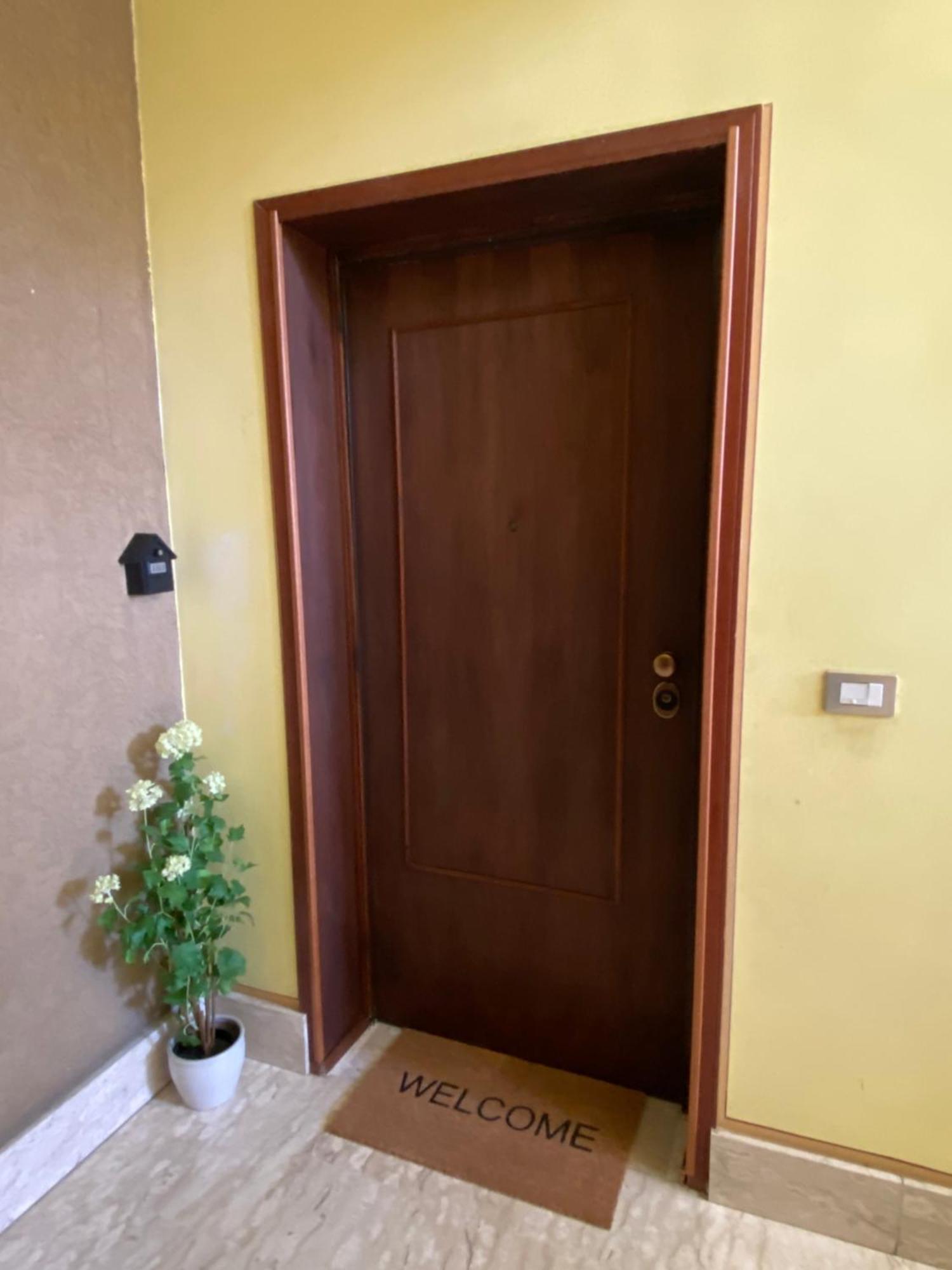 Elegante Appartamento Tre Amis - Doppio Garage & Free Wifi - Ac Centallo ภายนอก รูปภาพ