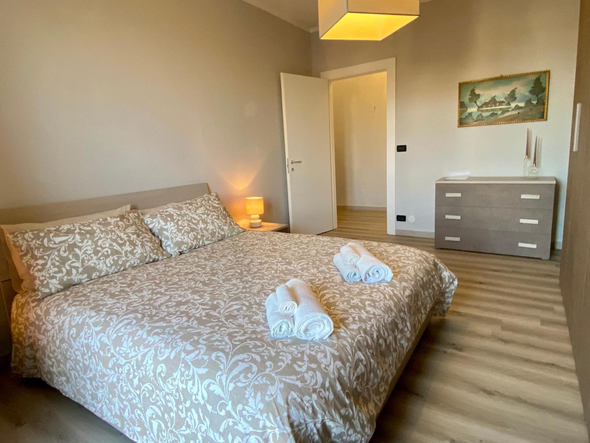 Elegante Appartamento Tre Amis - Doppio Garage & Free Wifi - Ac Centallo ภายนอก รูปภาพ